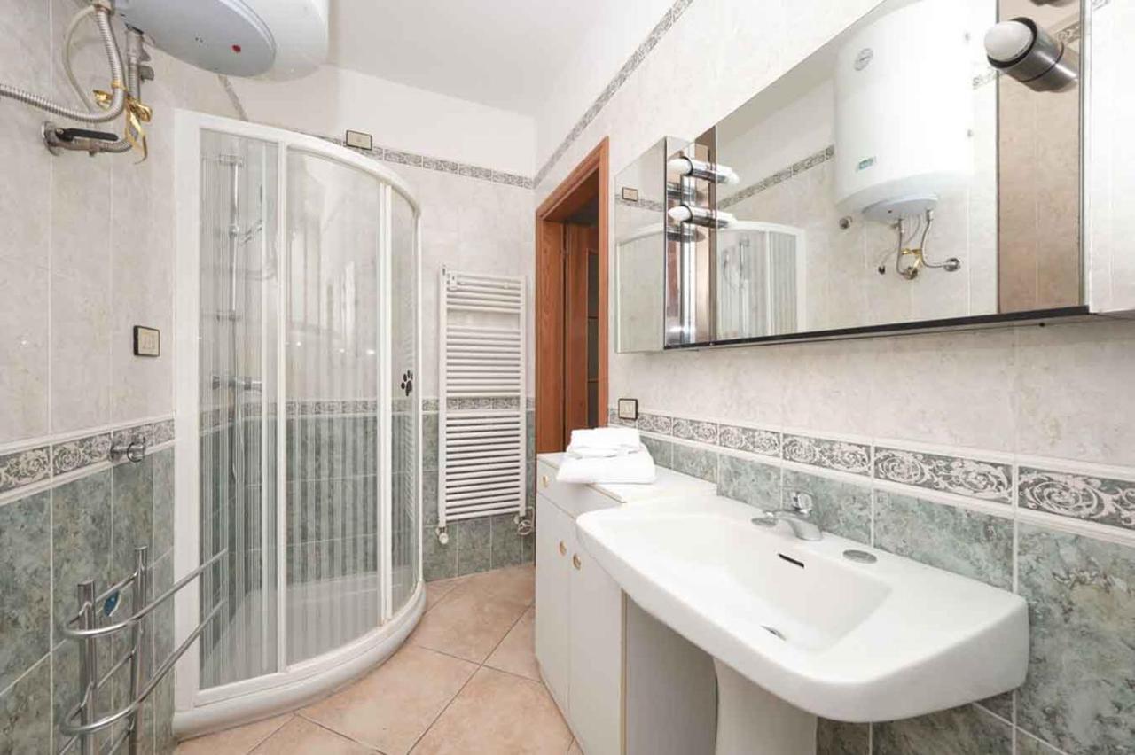 Appartamento Floriana Дезенцано-дель-Гарда Экстерьер фото