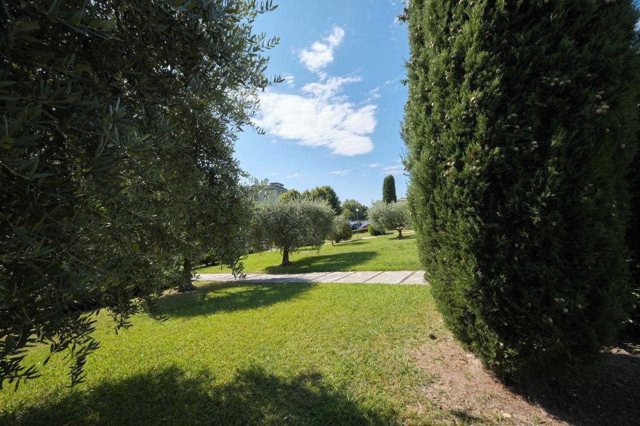 Appartamento Floriana Дезенцано-дель-Гарда Экстерьер фото